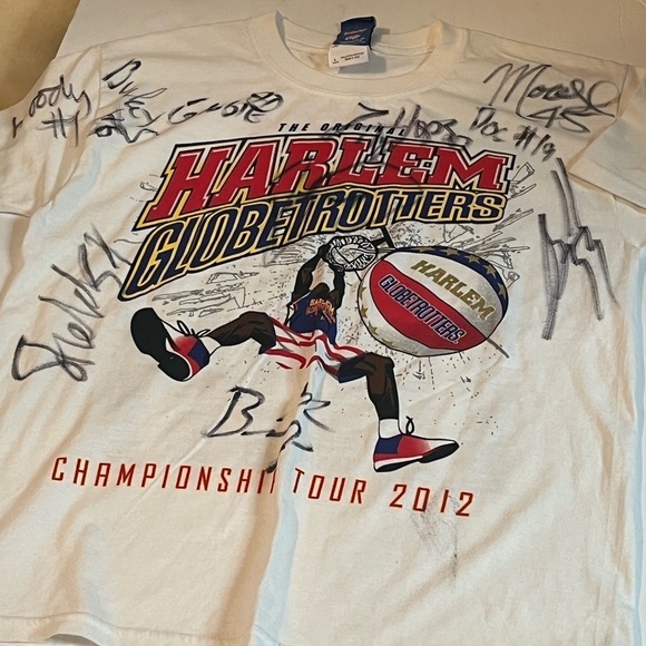 SIGNED New 2012 Harlem Globetrotters The Original World Tour Sz L Basketball Tee - Picture 2 of 8